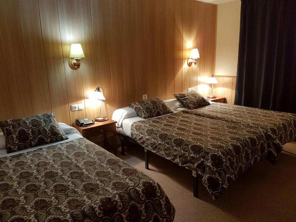 Room, Quadruple