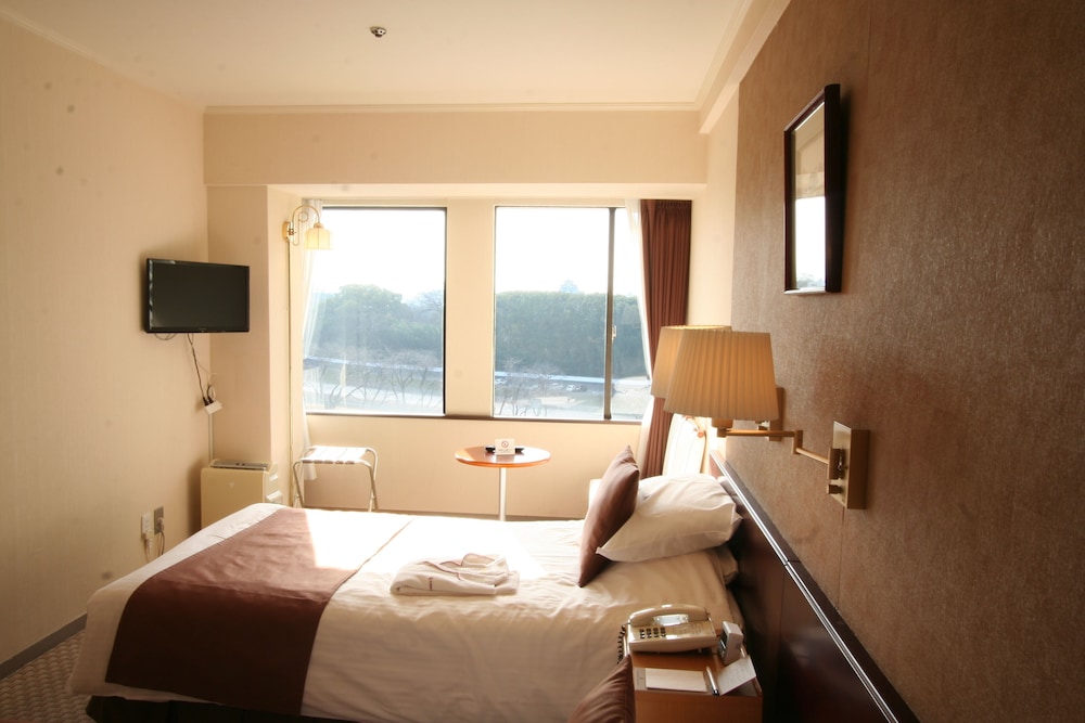 ROOM, TWIN BEDS