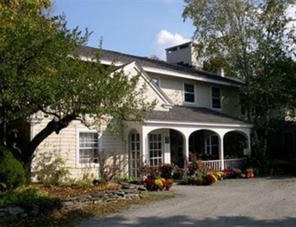 Deerhill Inn 4/77
