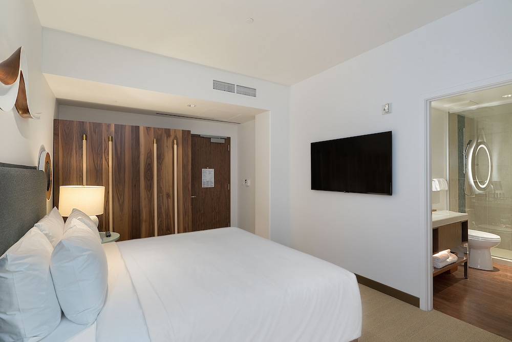 HYATT CENTRIC WAIKIKI BEACH 36/69