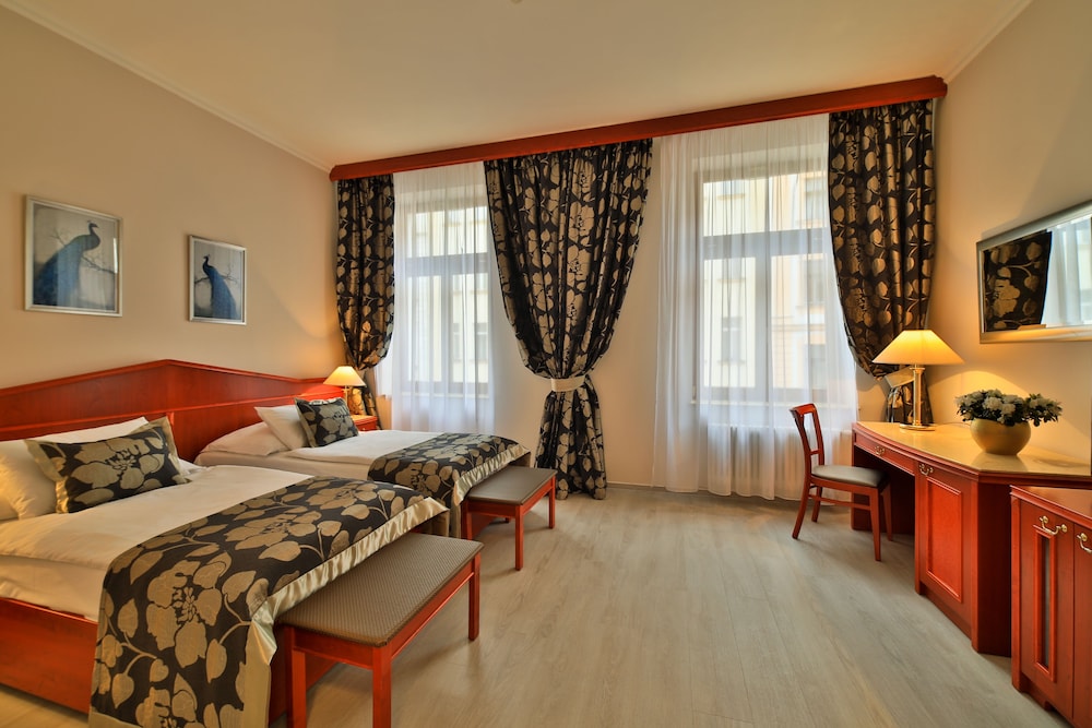 Carlton Hotel 13/51