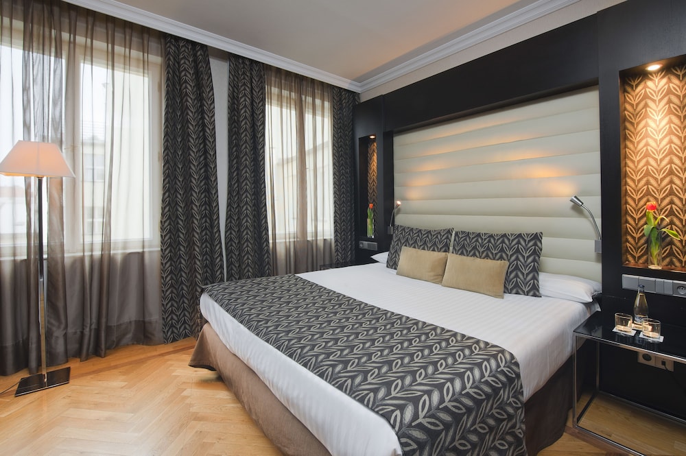 Room, Triple, 1 Queen and 1 Single Bed, EUROSTARS THALIA 2/7