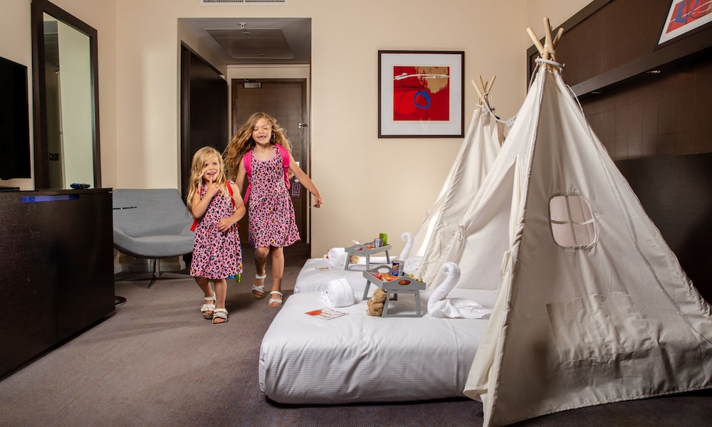 Hilton London Canary Wharf 33/74