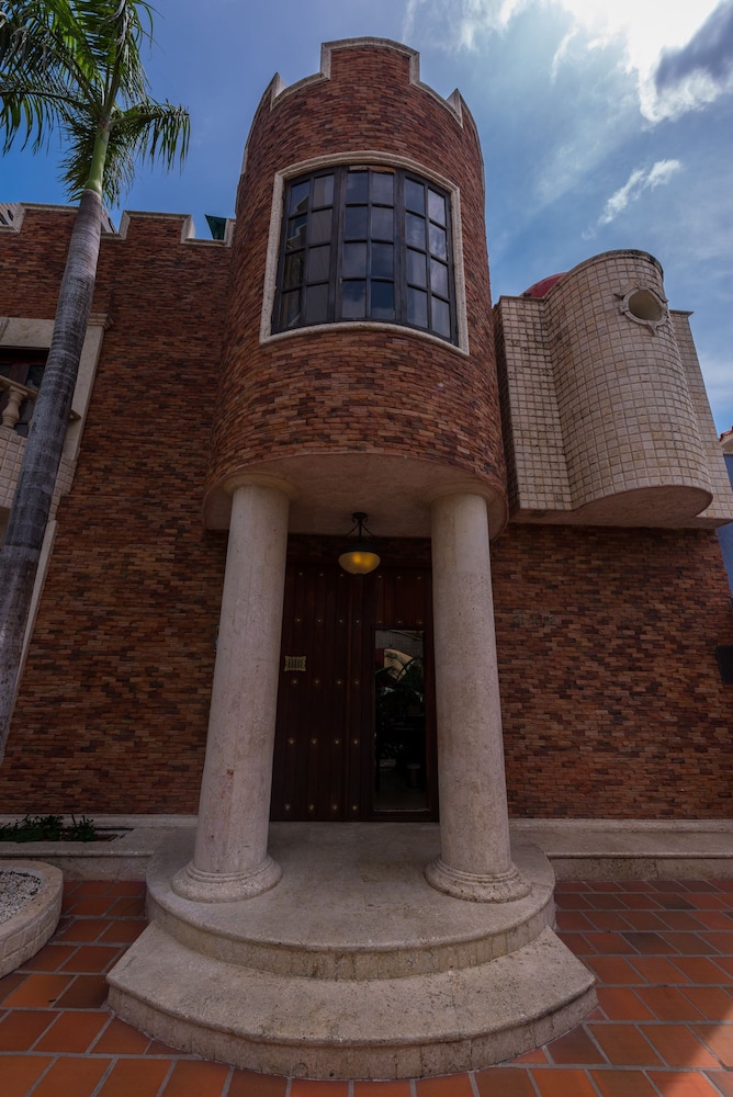 Hotel Castel by HMC 1/50