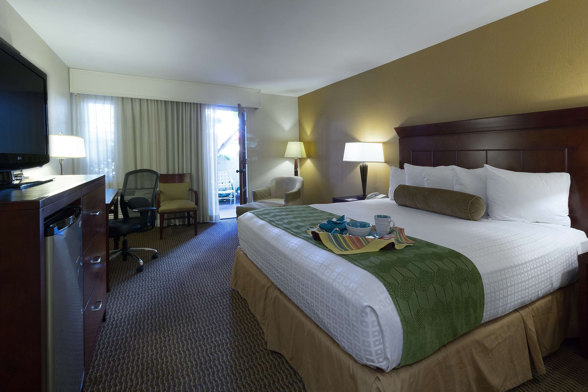 Standard, Queen Bed, Courtyard Area
