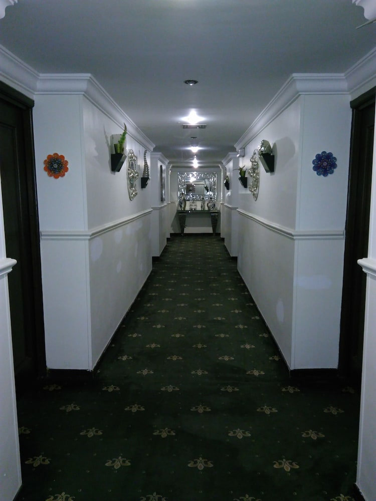 Carlton Tower Hotel 46/55