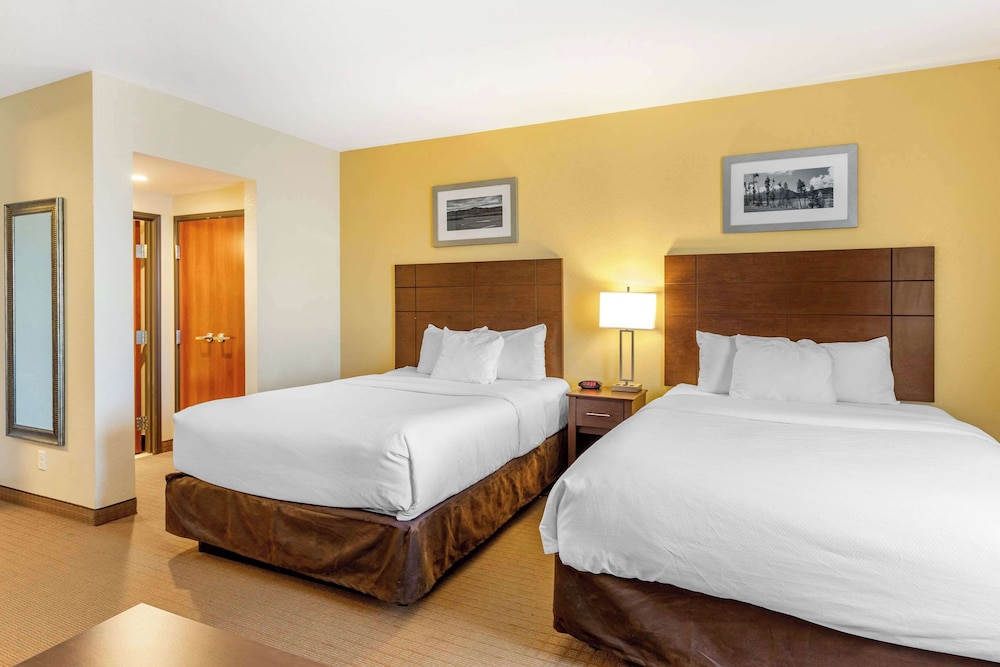 Efficiency, Suite, 2 Queen Beds, Sofa, Accessible، MainStay Suites Near Denver Downtown 4/9
