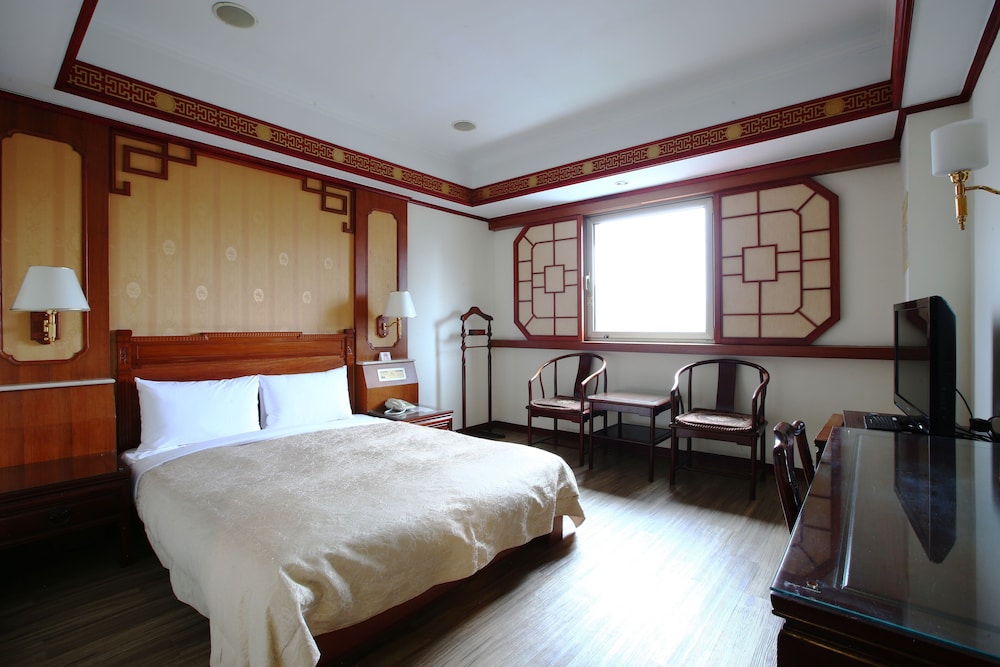 Hua Du Hotel 34/65