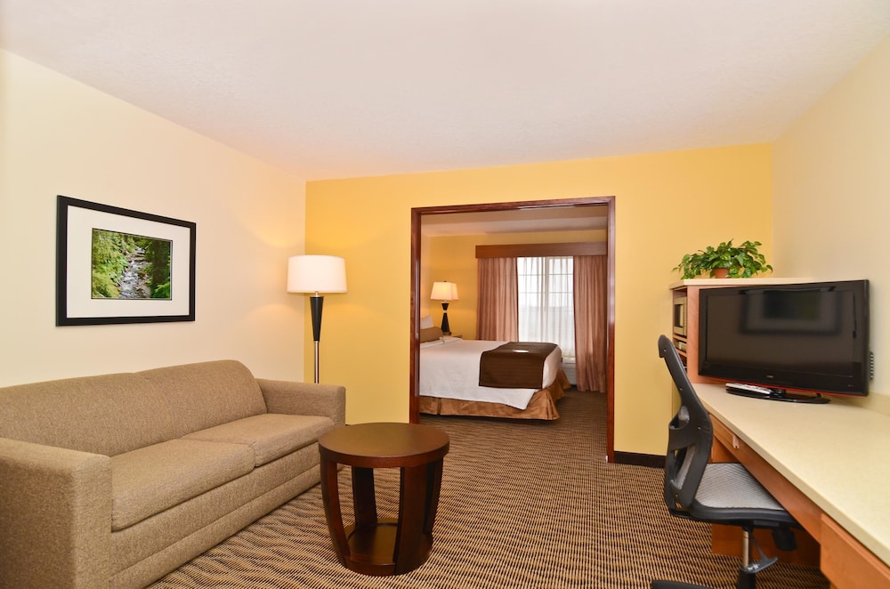 Best Western Plus Park Place Inn & Suites 40/76