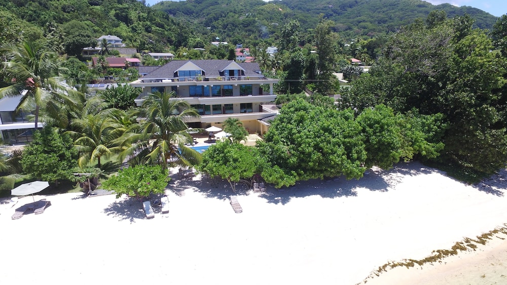 CROWN BEACH HOTEL 5/50
