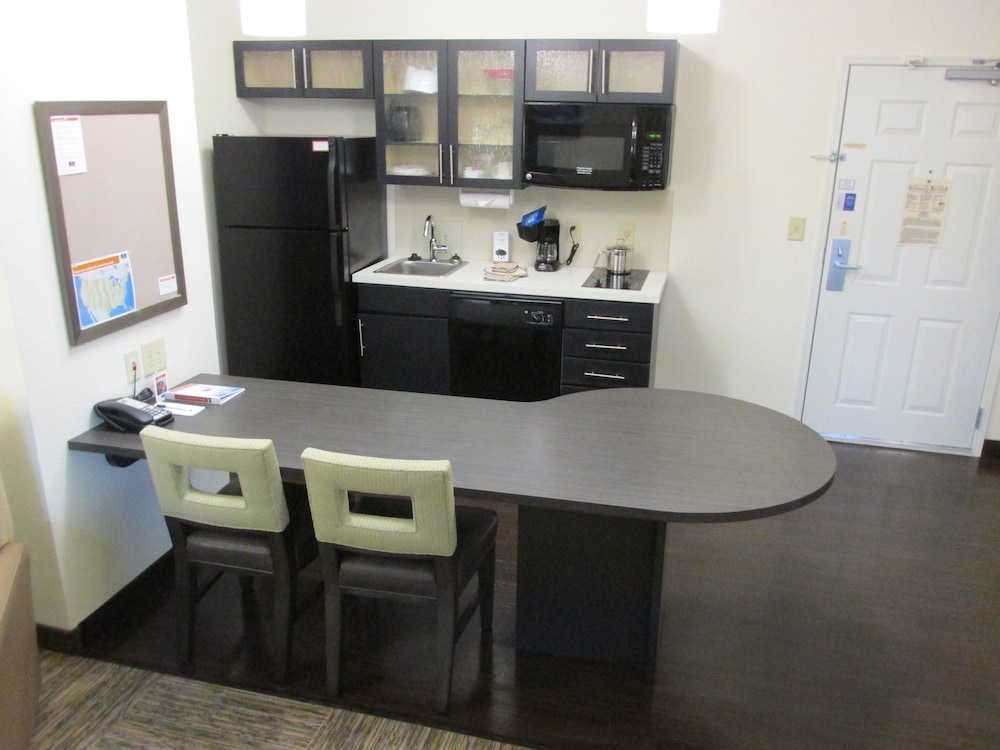 Candlewood Suites Greenville 25/28