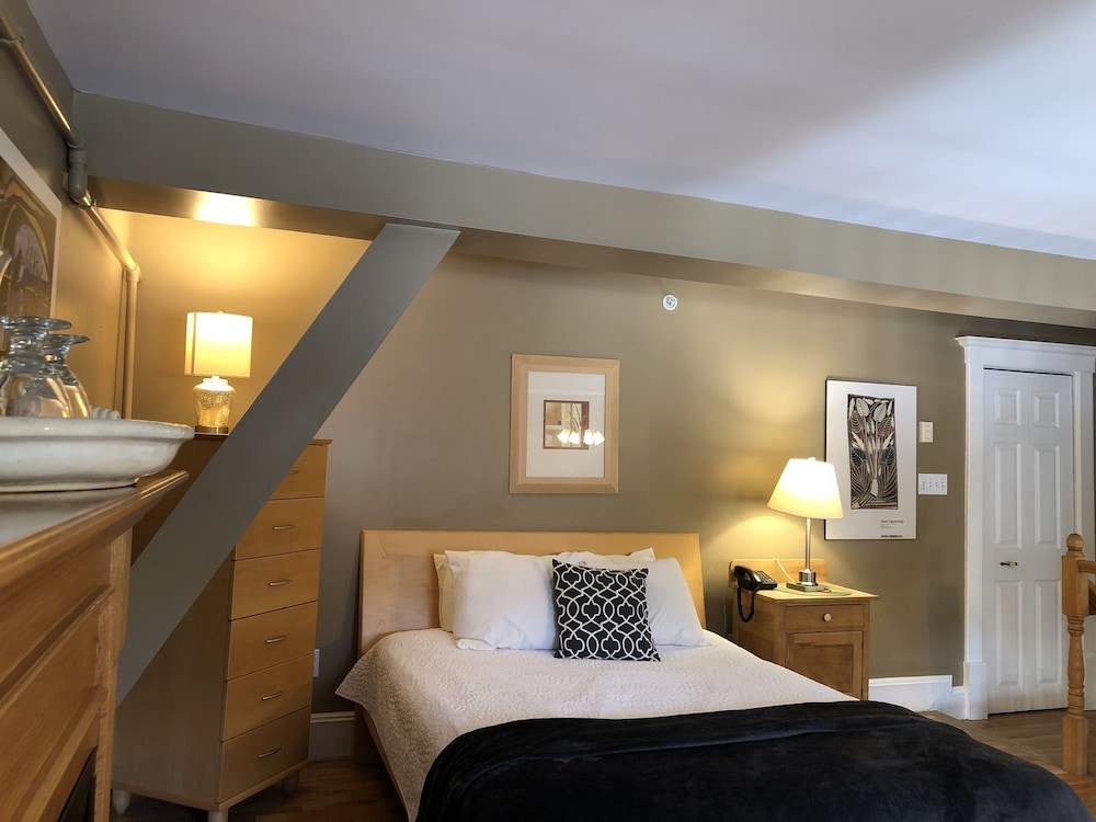 Island, Suite, Queen Bed, Sofa