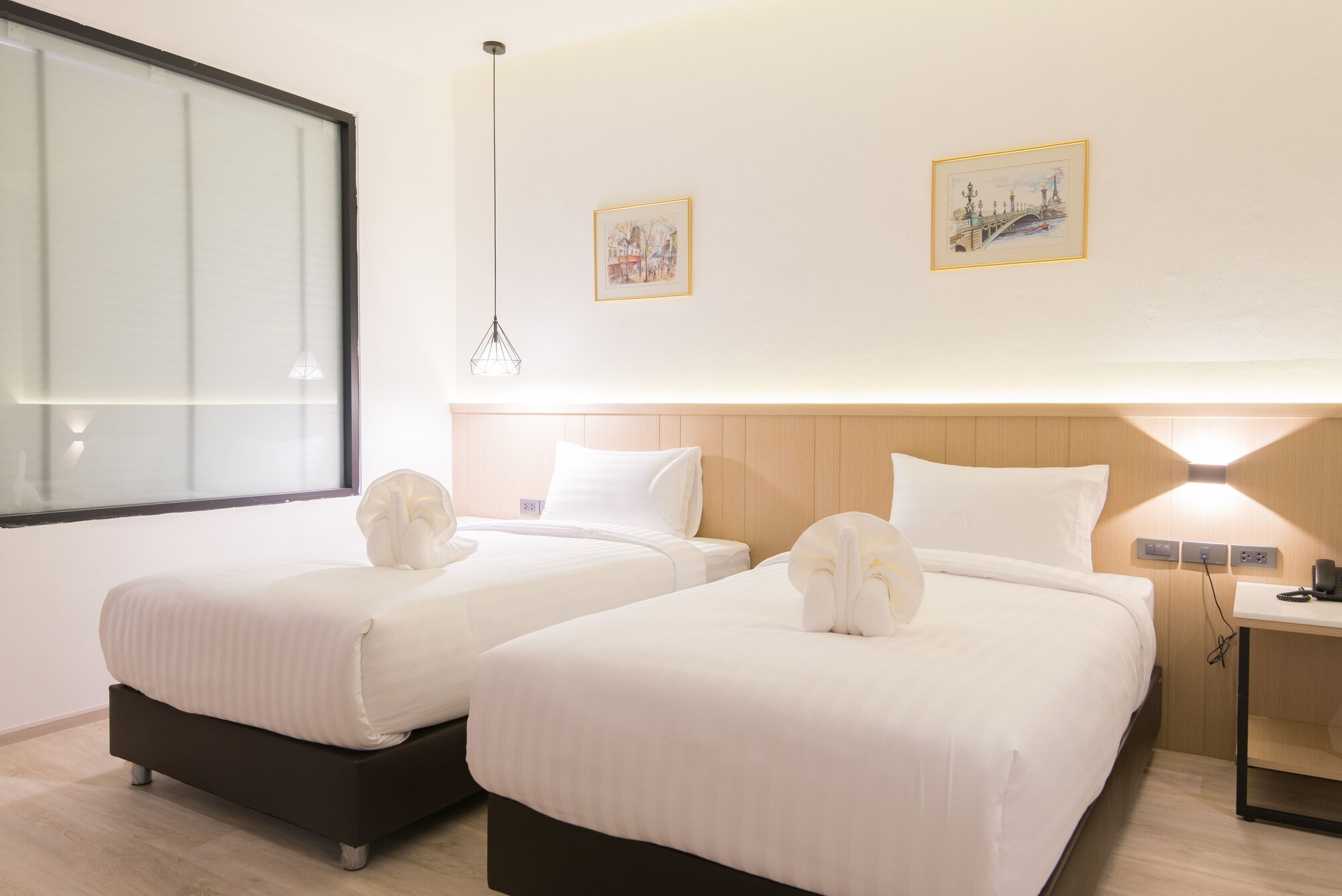 DELUXE, DOUBLE BED
