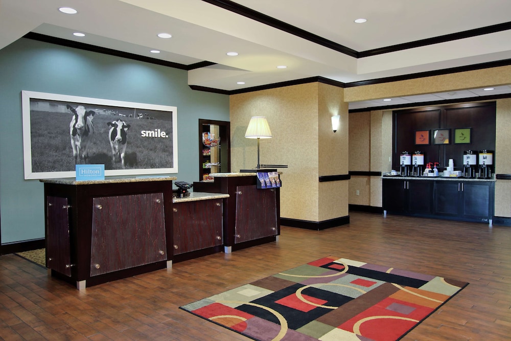 Lobby at HAMPTON INN AND SUITES BUFFALO TX, BUFFALO - TX