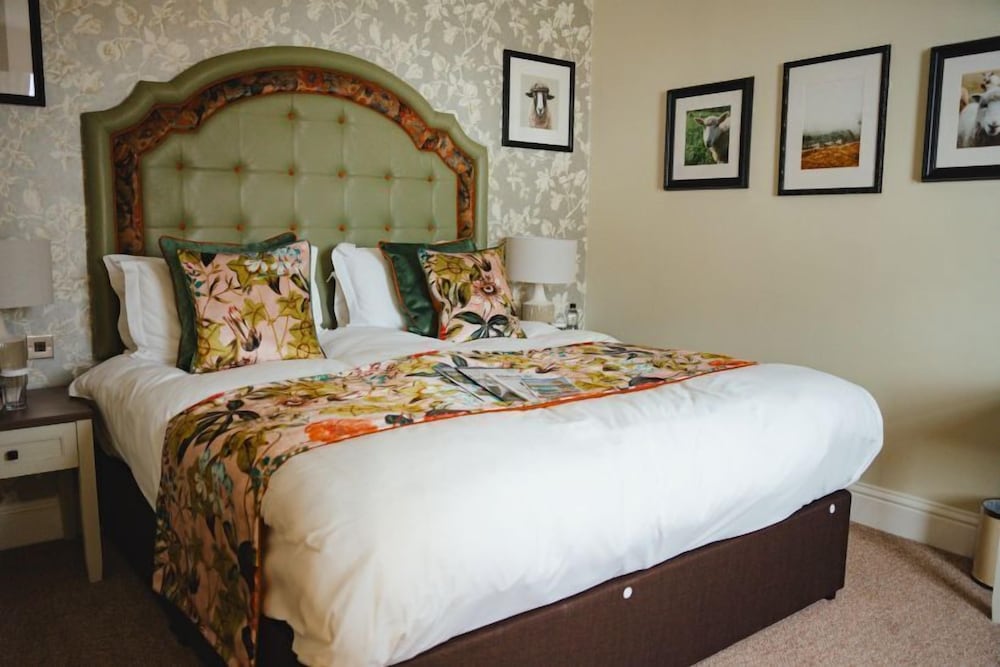 The Golden Fleece Hotel 21/50