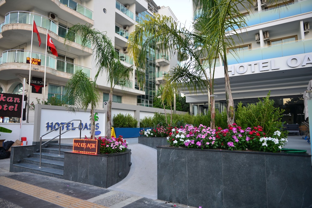 Oasis Hotel 25/30