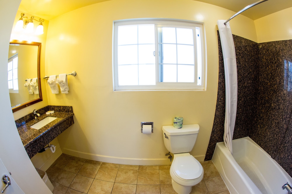 Beachwalker Inn and Suites 46/50