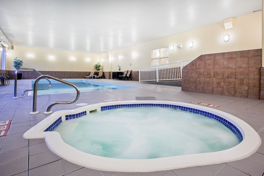 Ramada by Wyndham Prince Albert 27/52