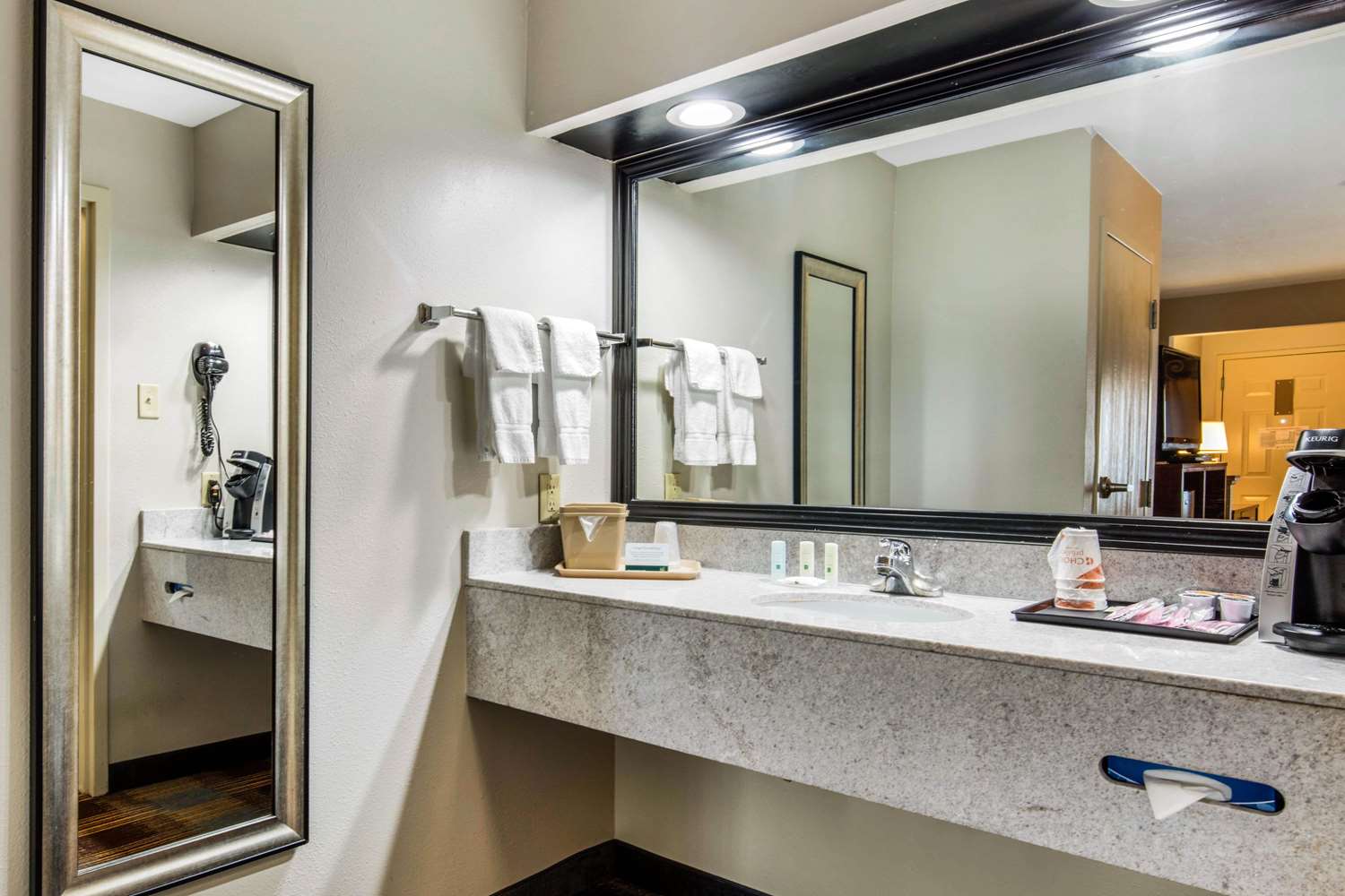 Quality Inn Airport I-240 15/15