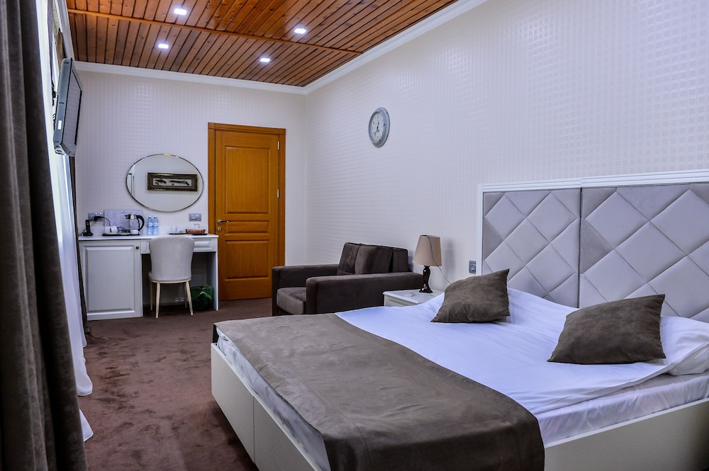 East Legend Hotel 8/50