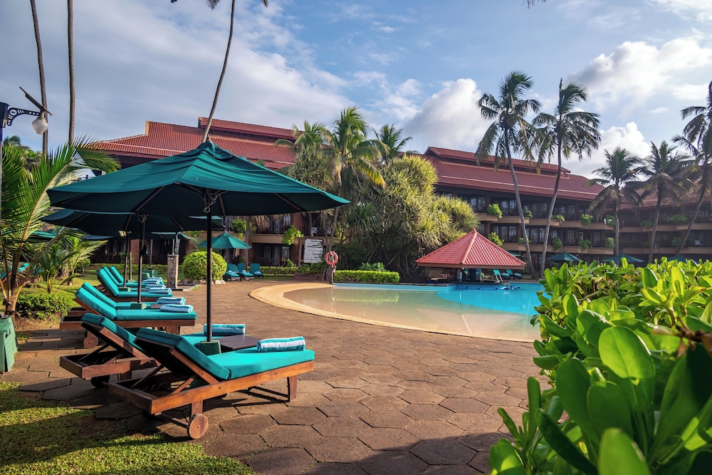 Royal Palms Beach Hotel 58/66