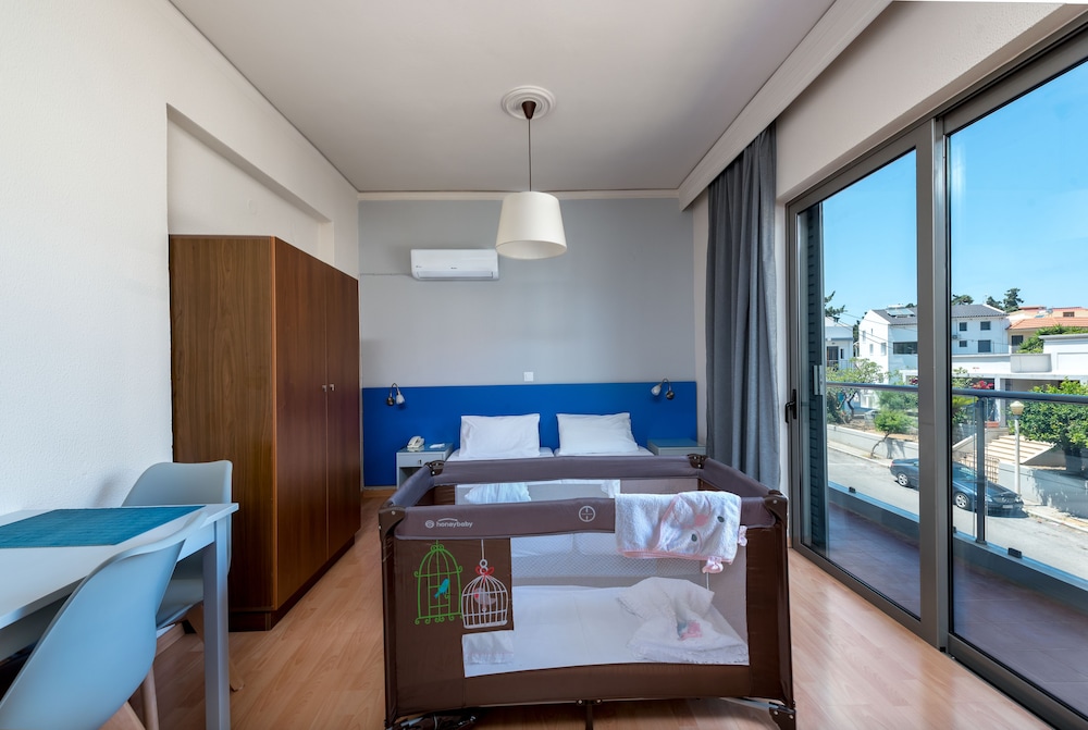 7 Palms Hotel Apartments 12/49
