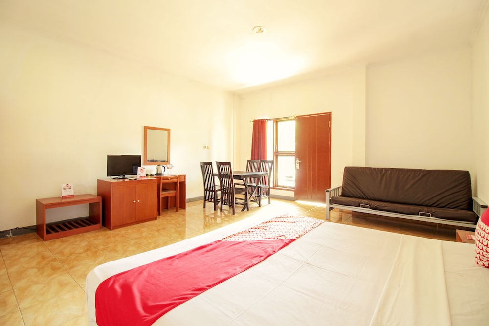 RedDoorz Plus At Hotel Sofia Pangandaran 18/27
