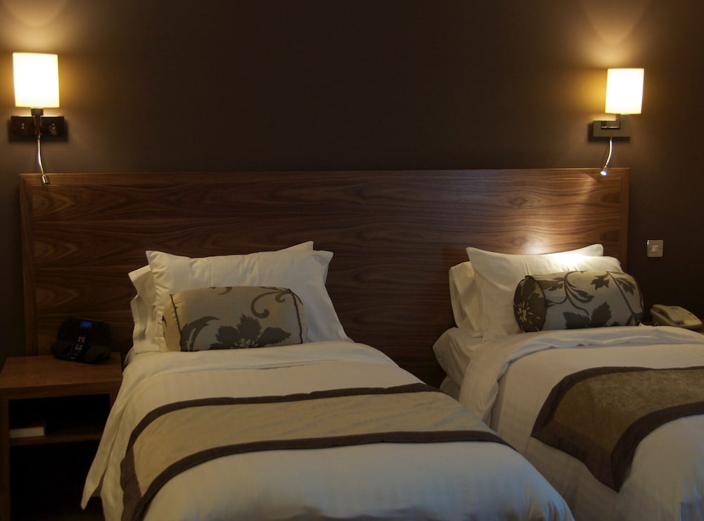 Lodge, Twin Beds