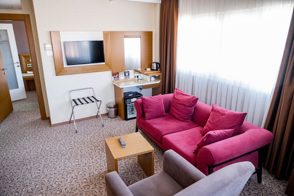 Selcuk Hotel Sems I Tebrizi 63/93