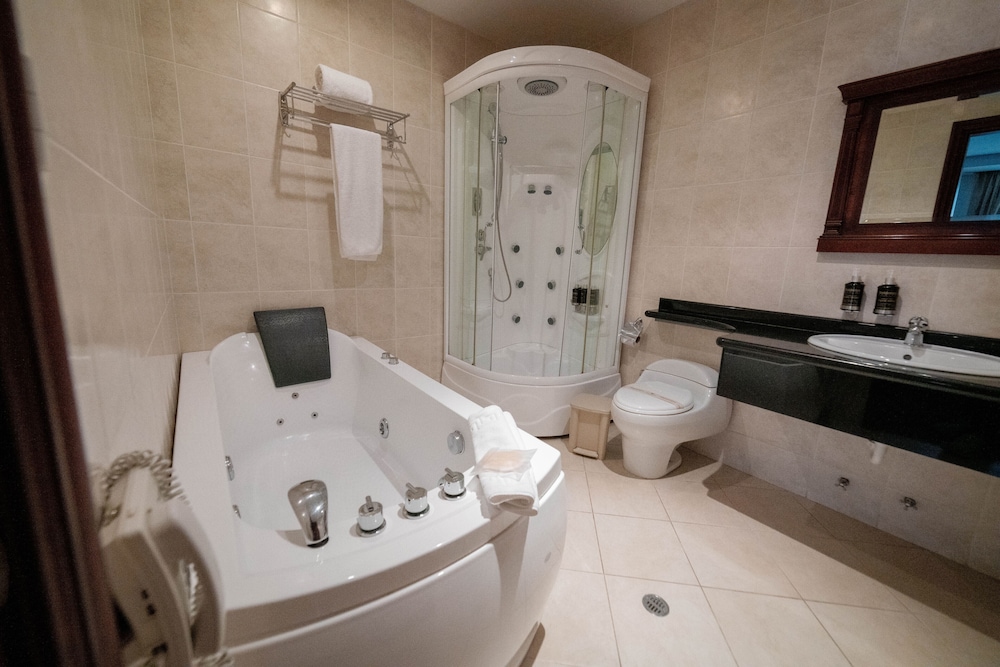 Grand Victoria Boutique Hotel 35/69