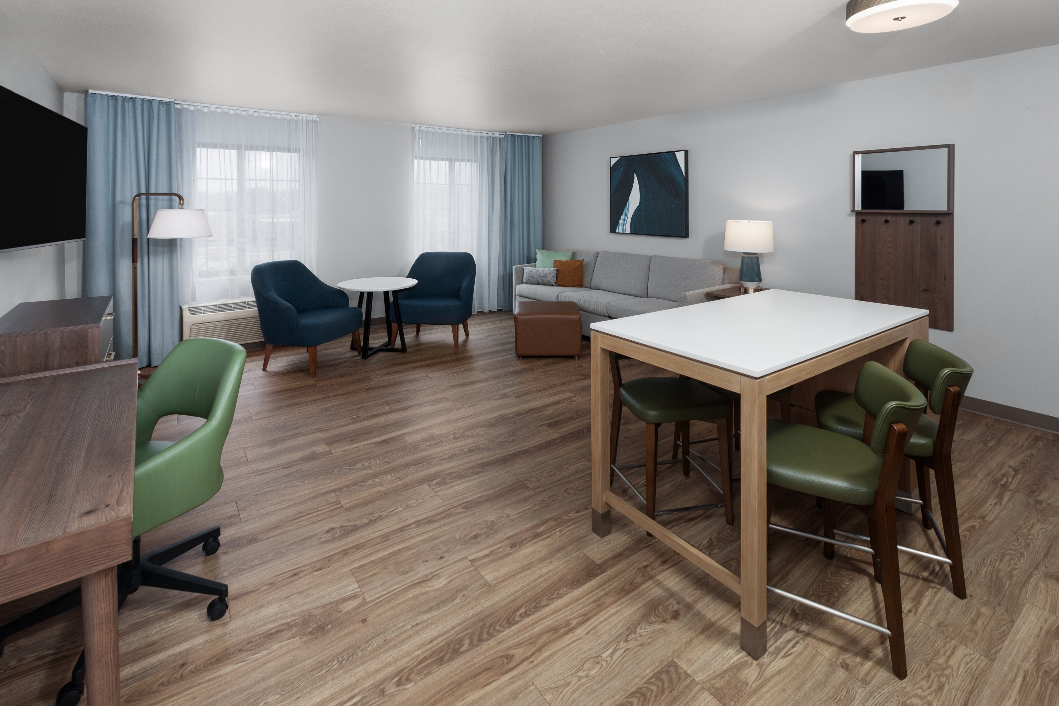 Staybridge Suites Lansing-Okemos 60/84