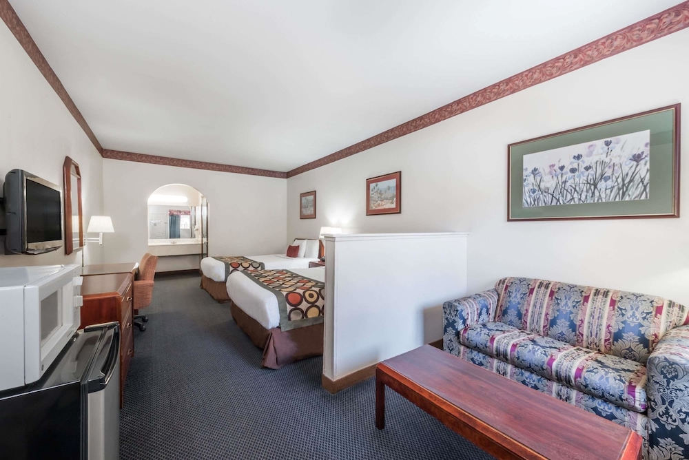 Super 8 by Wyndham Weslaco 19/23