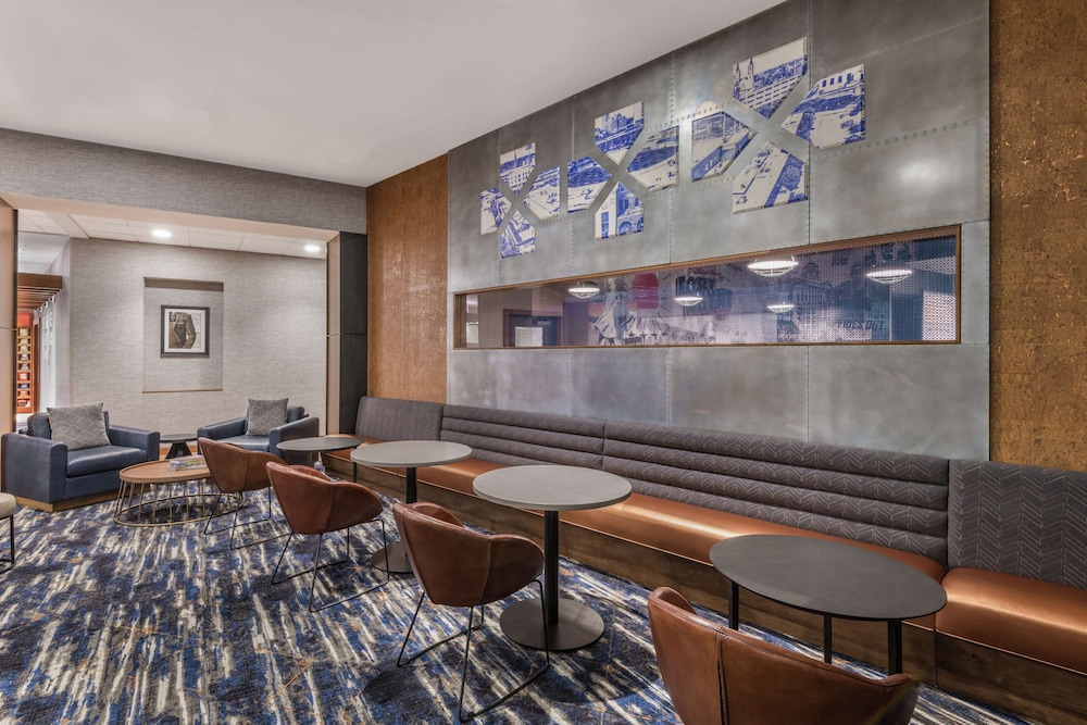 Hampton Inn and Suites Fort Wayne Downtown 48/53