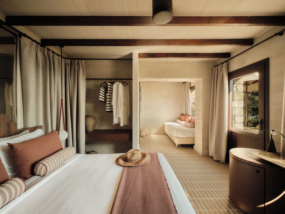 Hideaway, King Bed, Sofa, Terrace