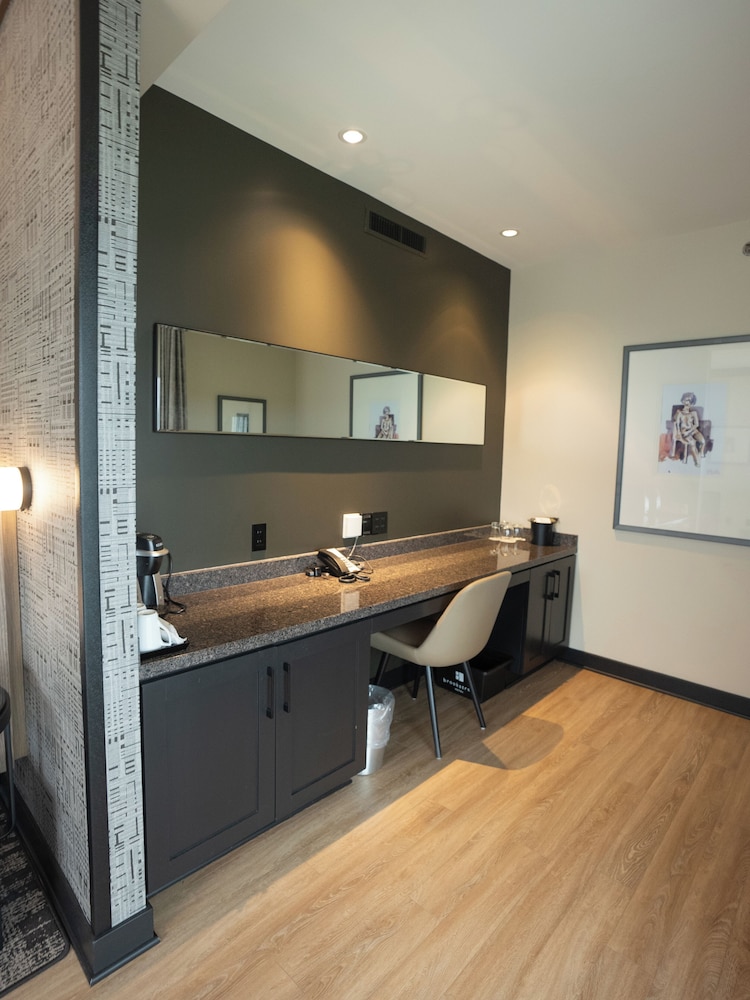 Brookstreet Hotel 15/64