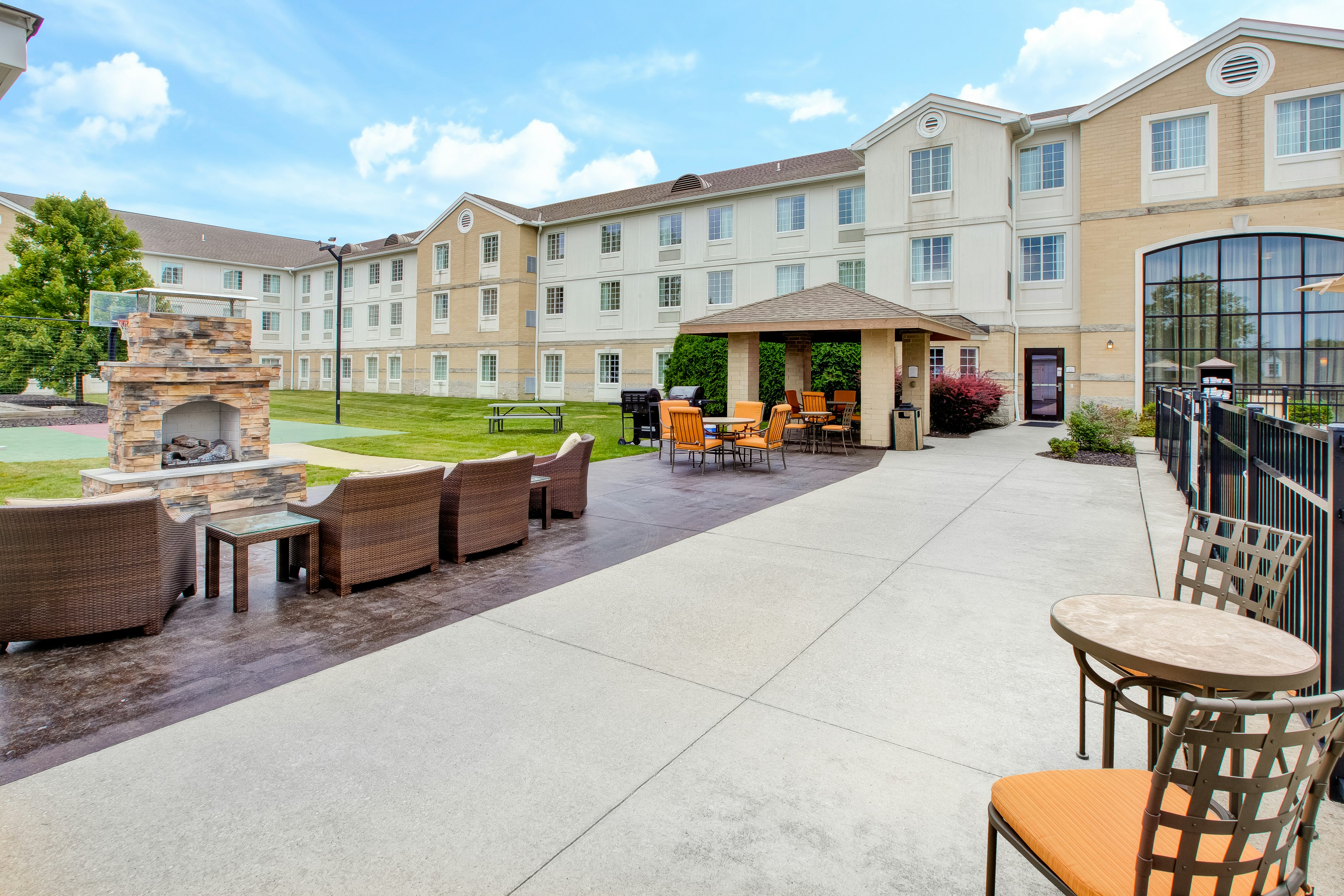 Staybridge Suites Cleveland Mayfield Heights Beachwood 58/68