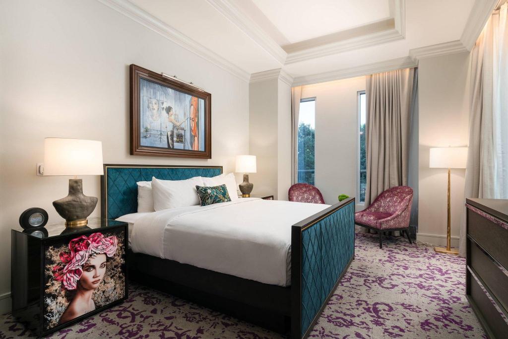 2 Bedrooms, Presidential, Suite, 2 King Beds, City View, Sofa