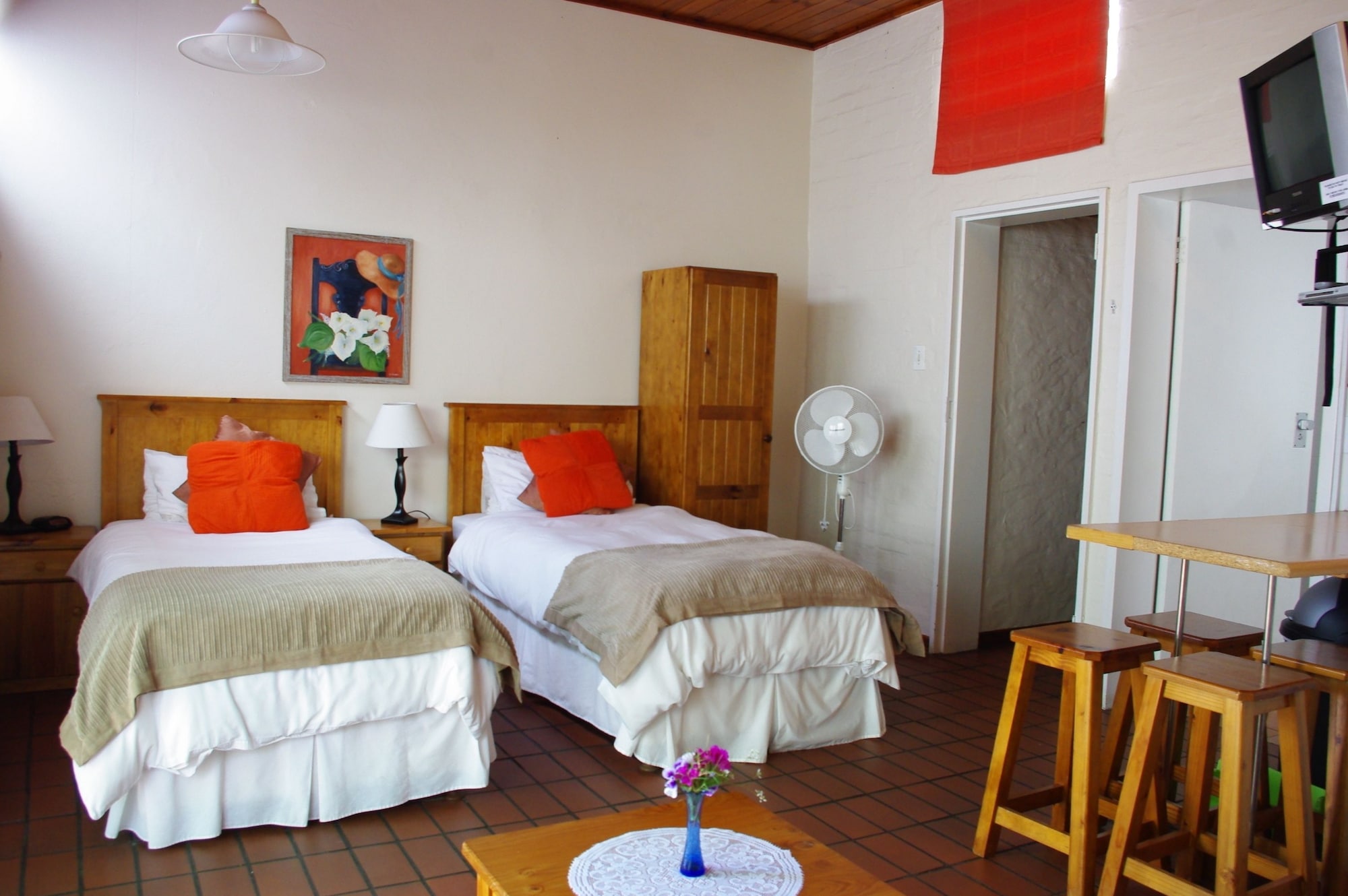 2 BEDROOMS, FAMILY SUITE, KITCHENETTE, GROUND FLOOR