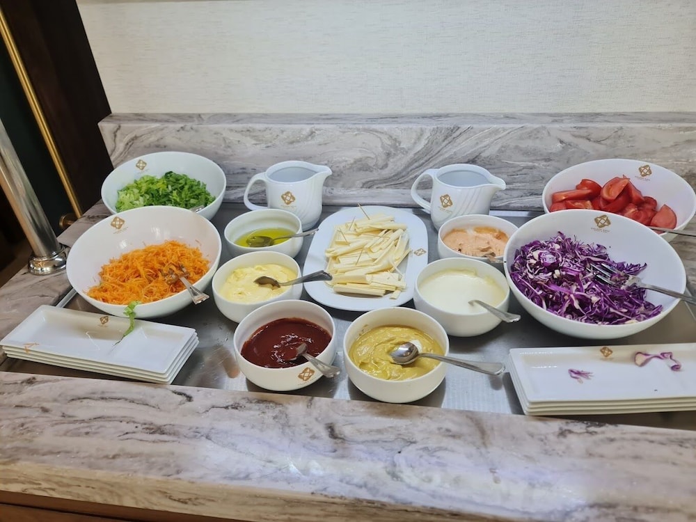 Golden Rose Hotel & Spa 30/32