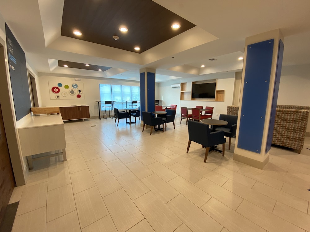 Holiday Inn Express Hotel And Suites Gulf Shores 10/47