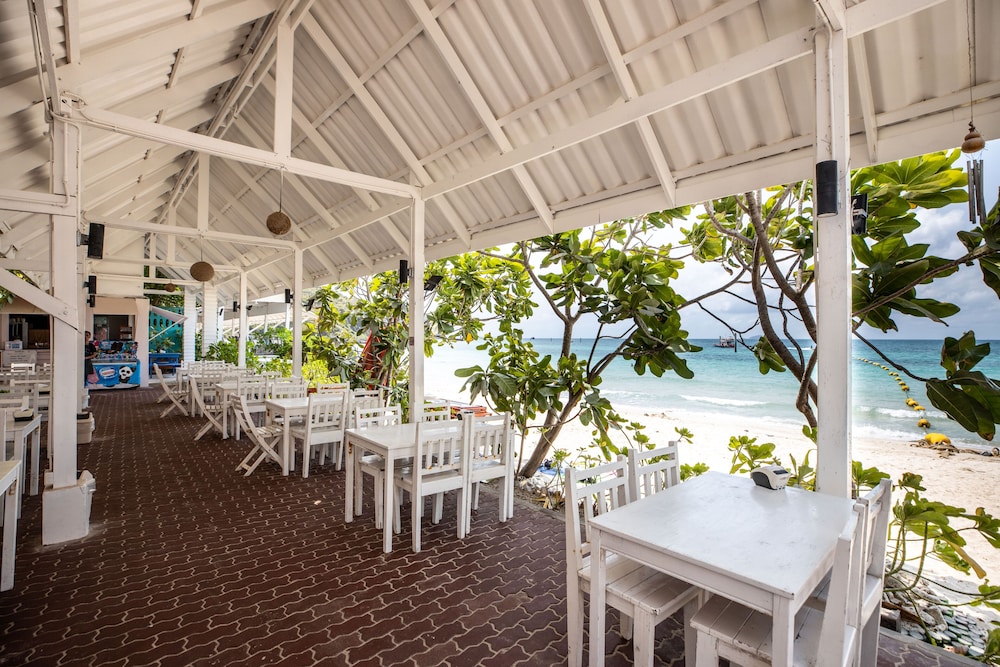 Xanadu Beach Resort 32/50