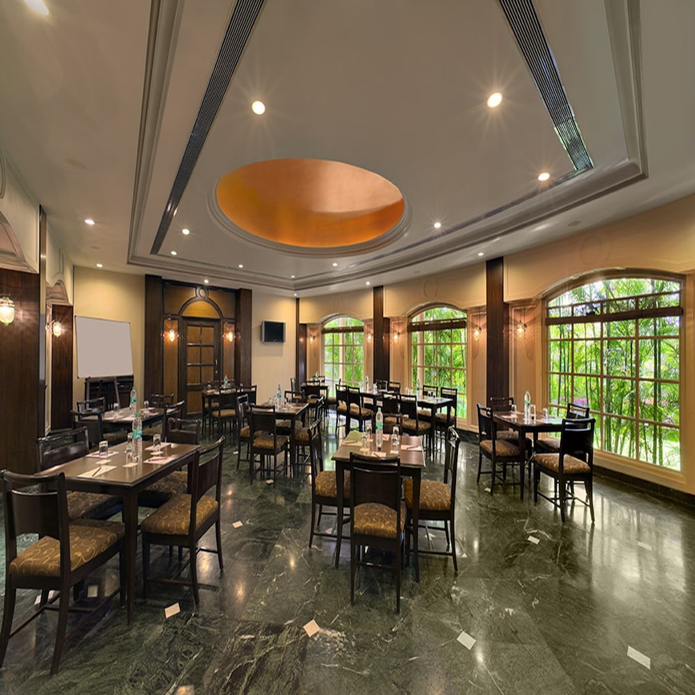 Renest Shraddha Inn Shirdi (ex Shraddha Sarovar Portico) 29/41
