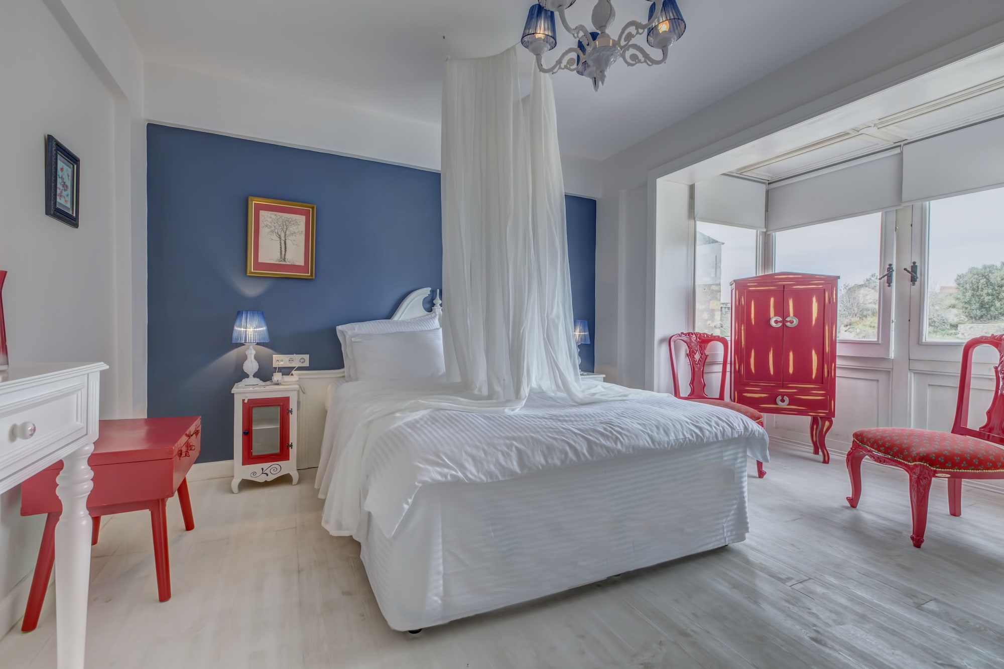 DELUXE, DOUBLE BED