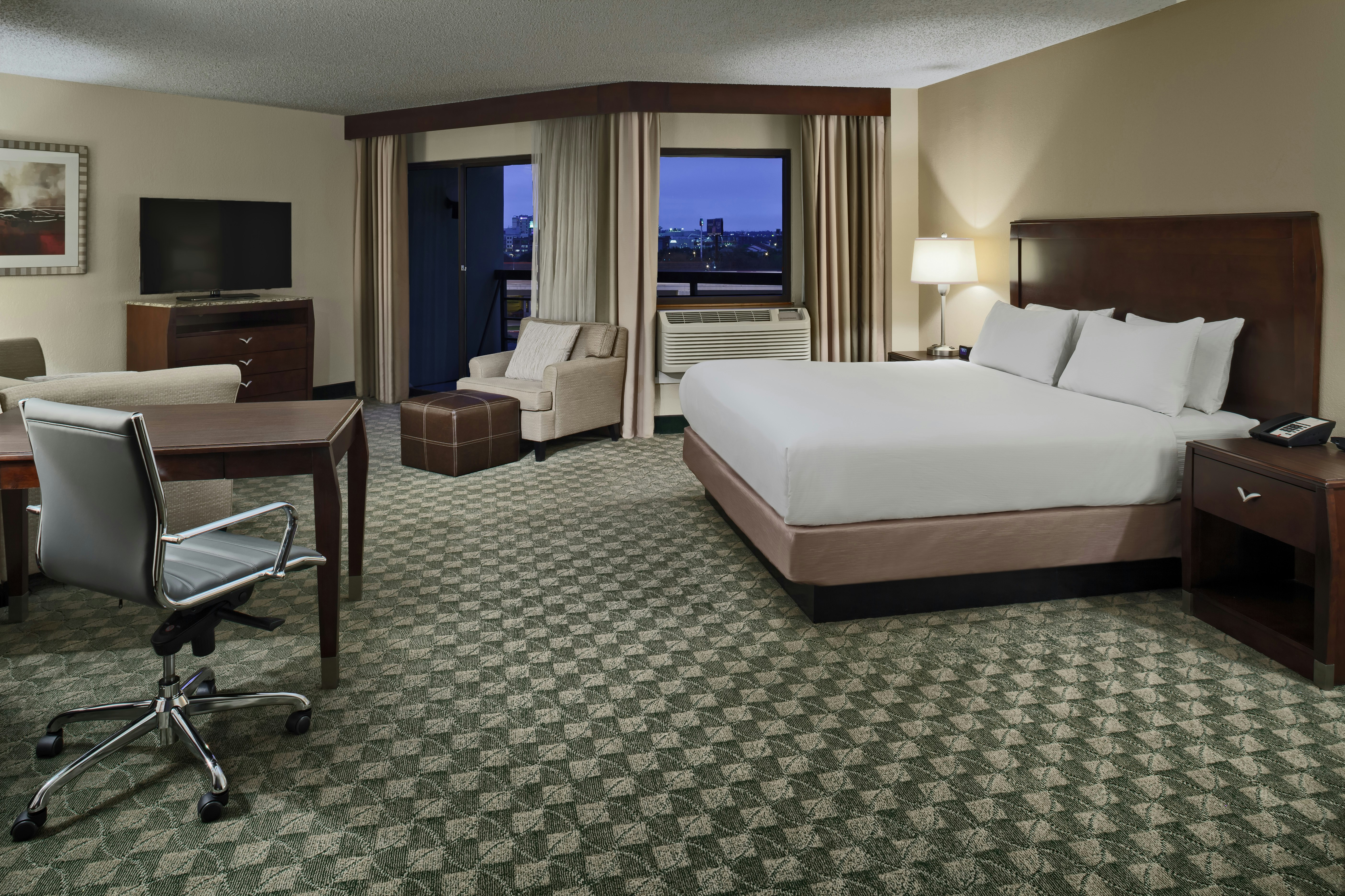 JUNIOR SUITE, KING BED, BALCONY