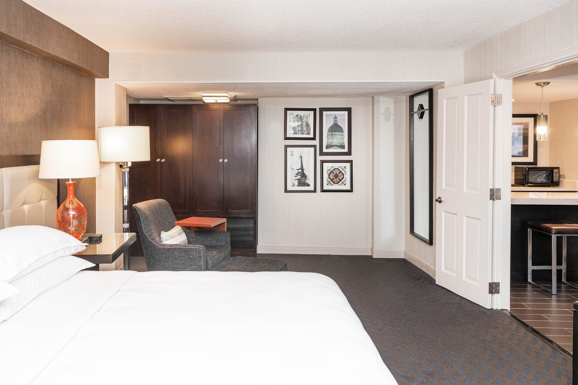 Executive, Suite, King Bed, City View, Sofa