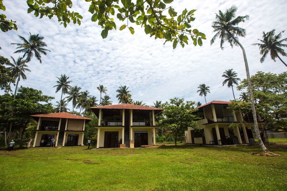 Talalla Retreat 8/64