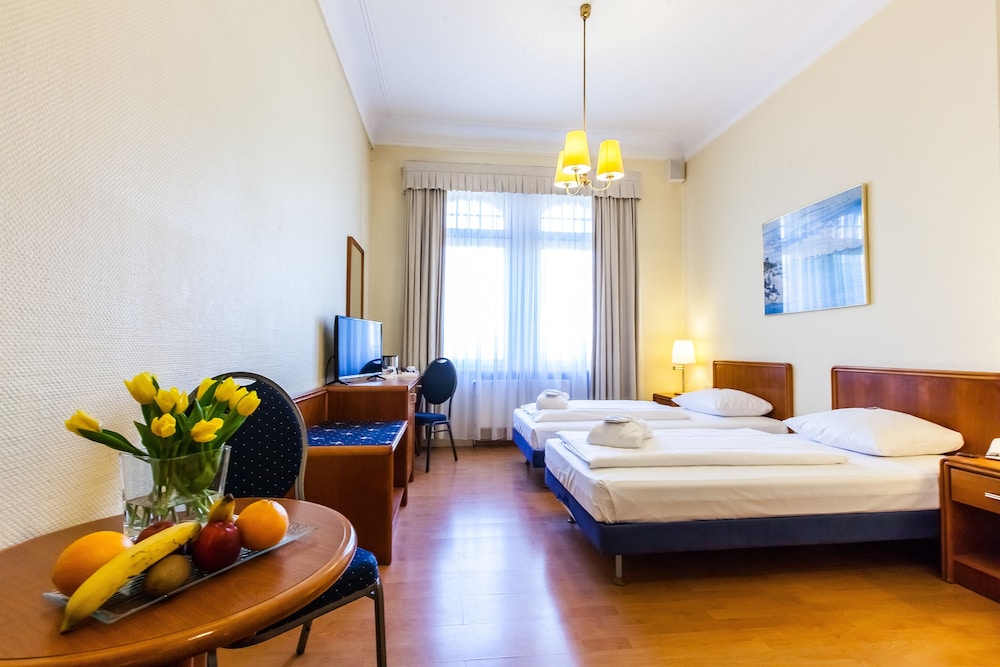 Hotel Monopol 20/63