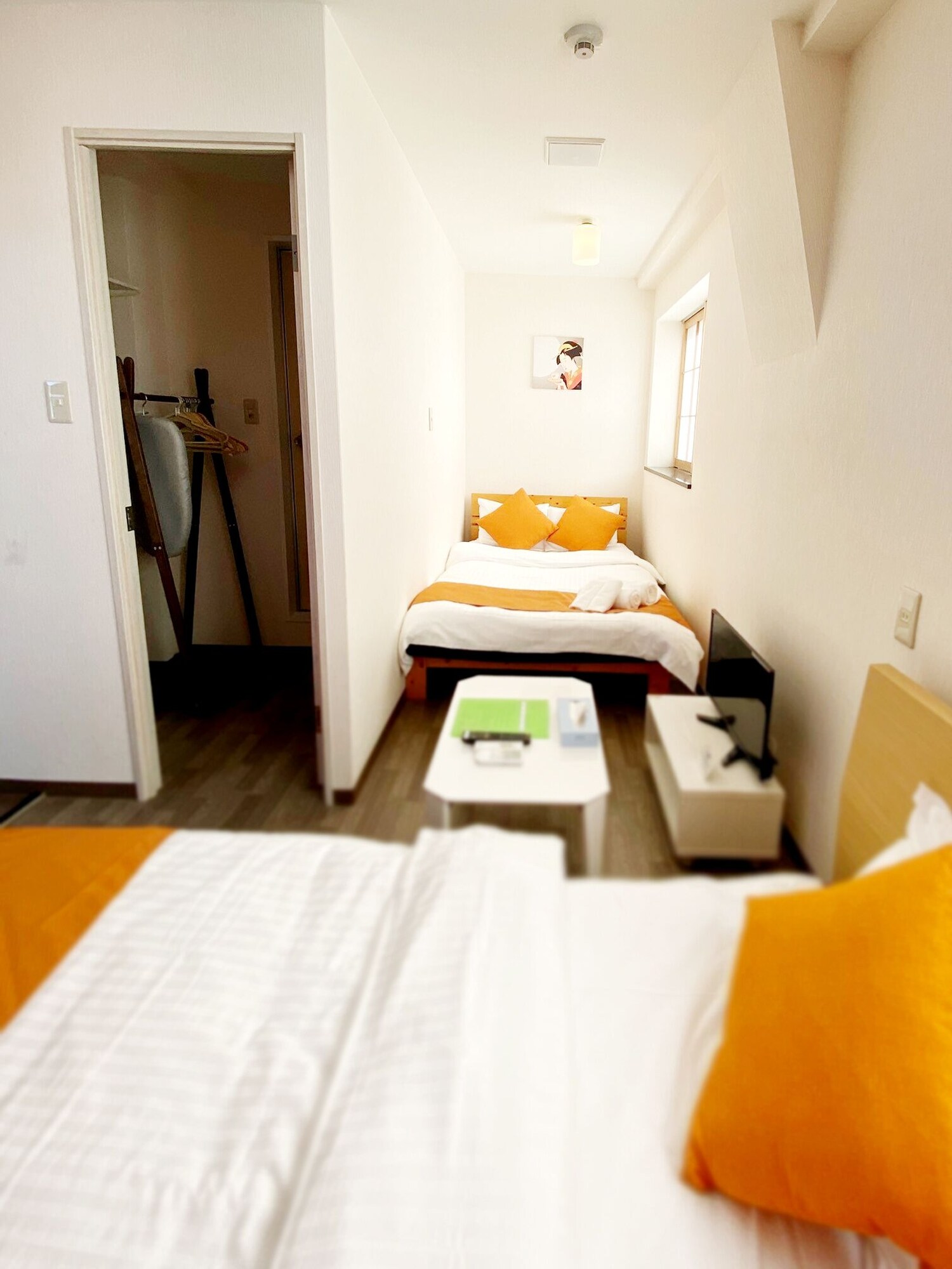 ROOM, TWIN BEDS, PRIVATE BATHROOM, LARGE