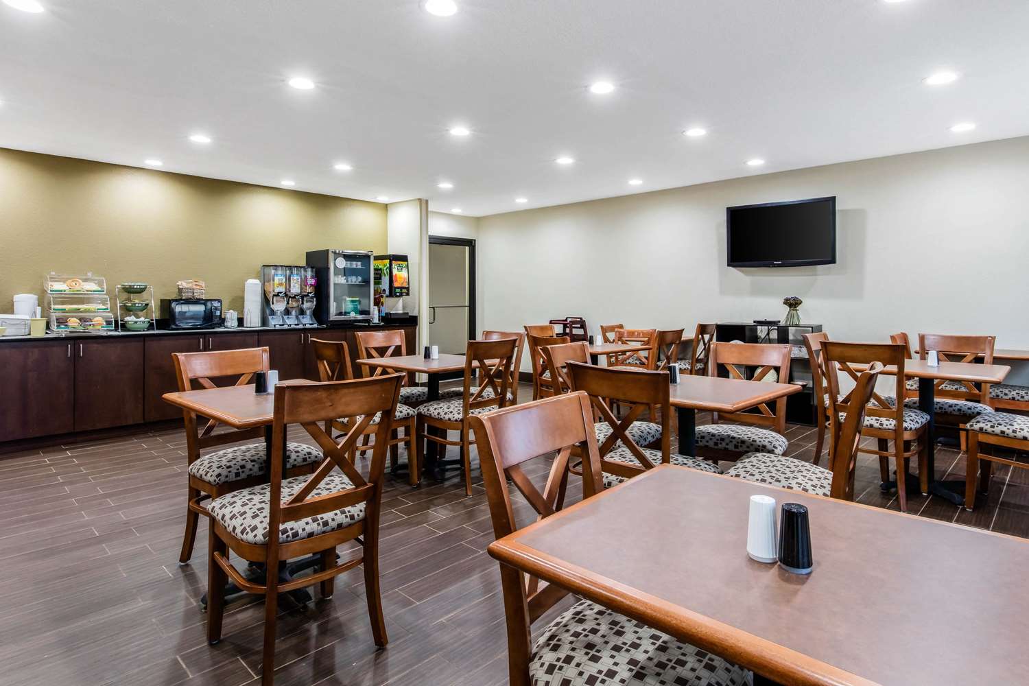 Quality Inn Batesville 32/40