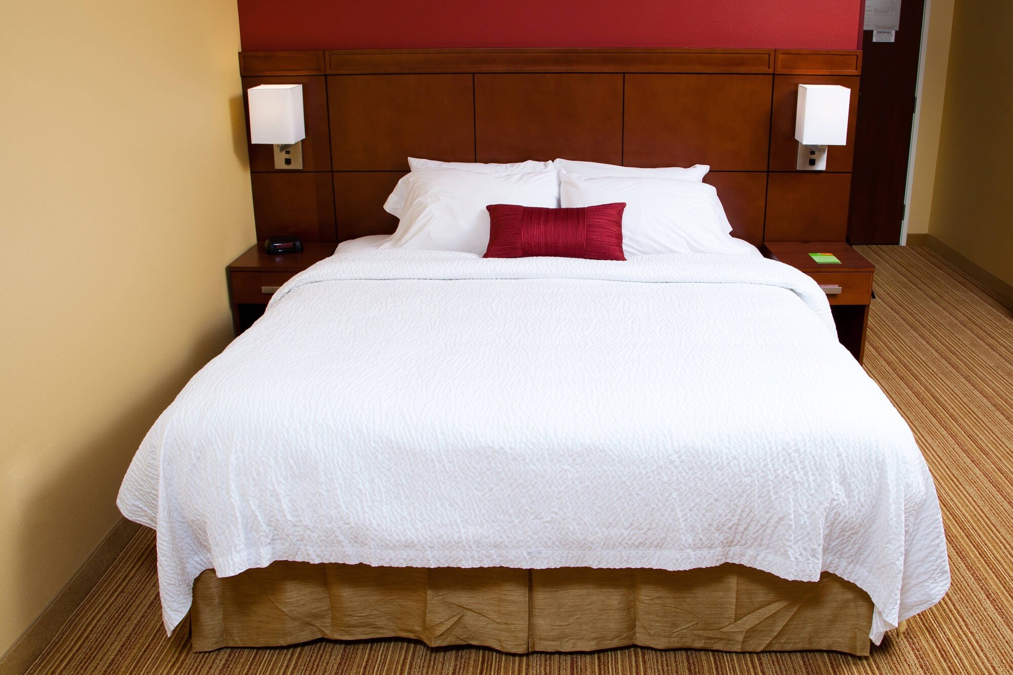 غرفة بسرير كينج بإطلالة على النهر مع أريكة، Courtyard By Marriott La Crosse 3/5